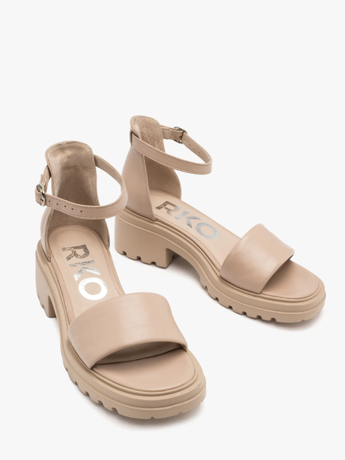 Beżowe sandały na masywnym spodzie