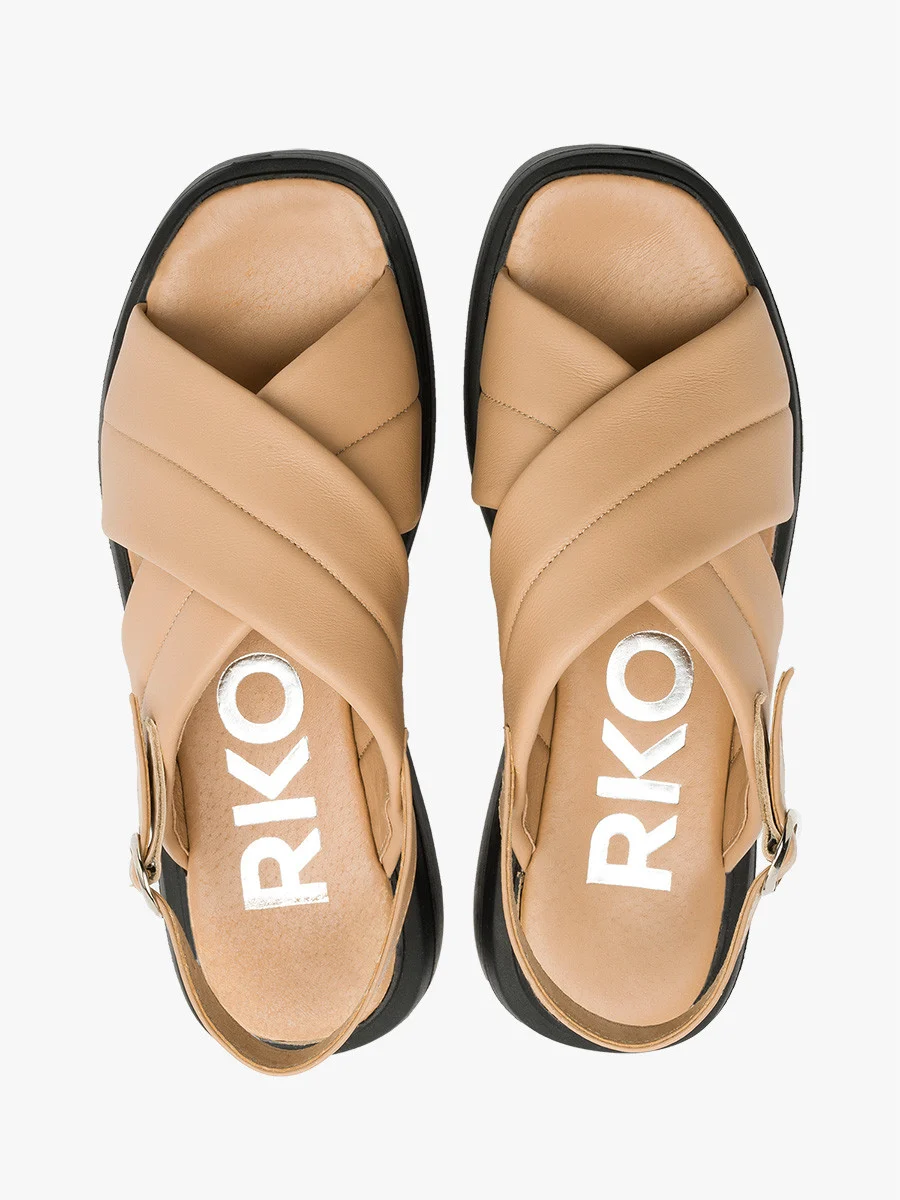 Beżowe sandały na lekkim spodzie