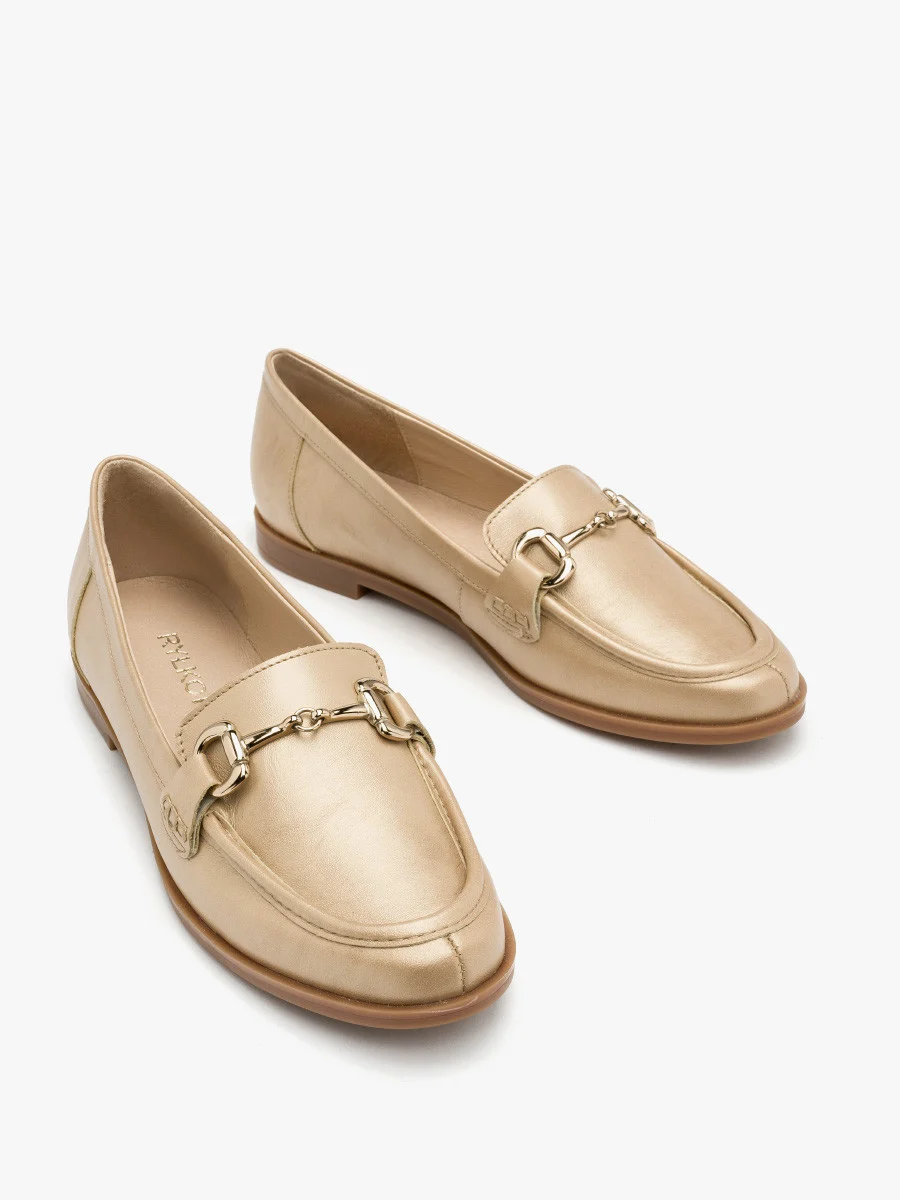 Złote mokasyny damskie