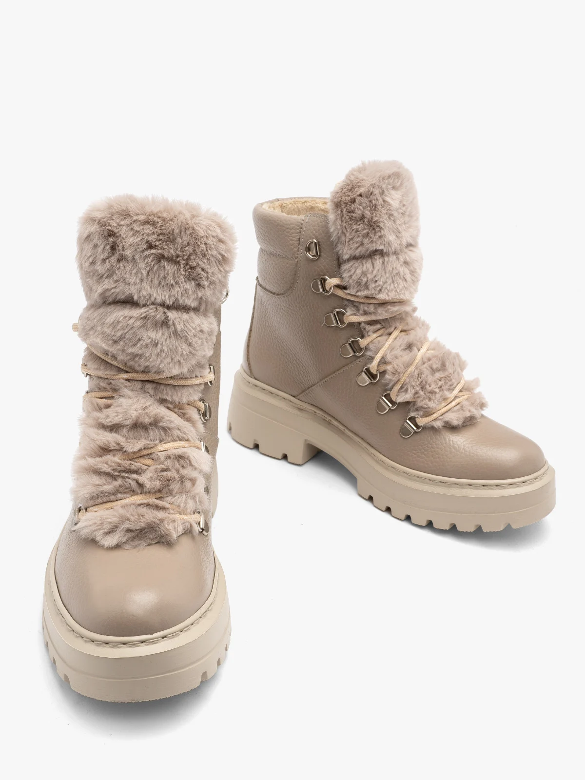 Beżowe trzewiki z futerkiem na języku