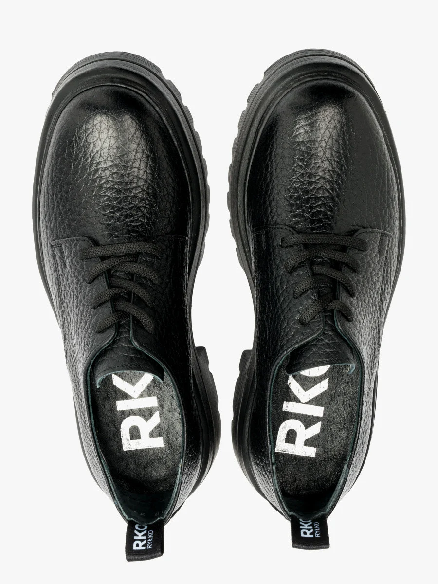 Czarne półbuty na lekkiej podeszwie