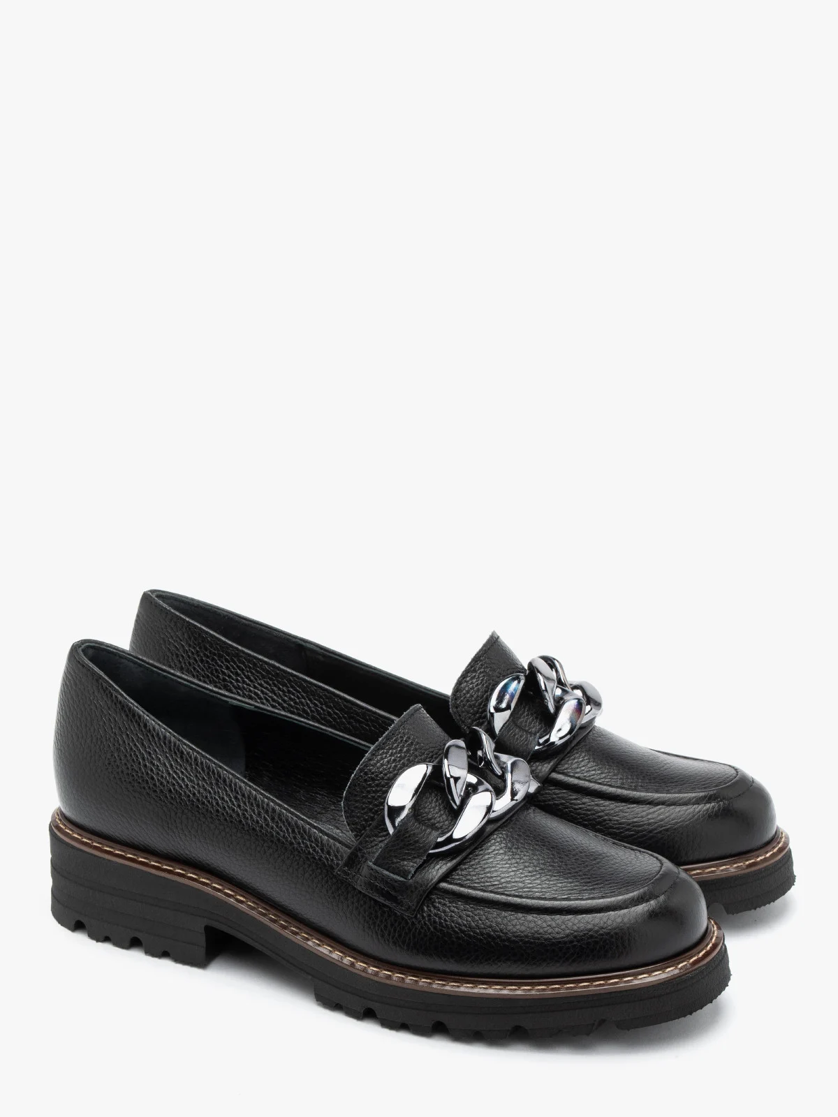 Czarne mokasyny z ozdobnym łańcuchem