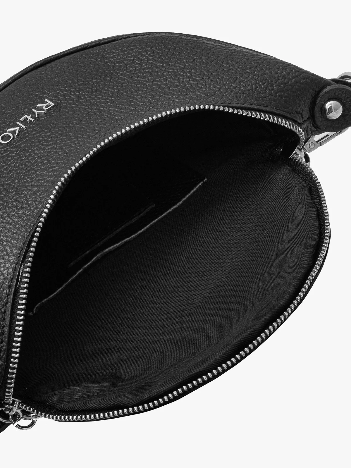 Czarna, owalna torebka z szerokim pakiem