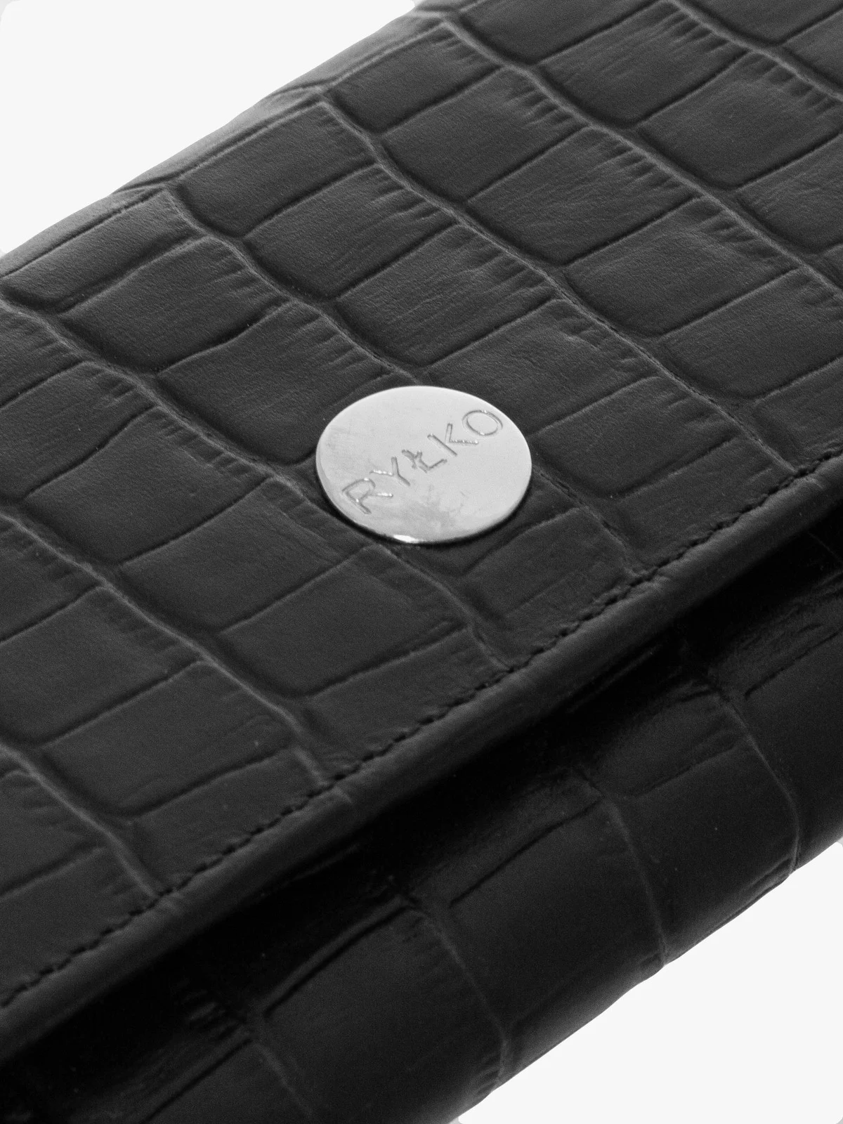 Czarny portfel damski ze zwierzęcym motywem