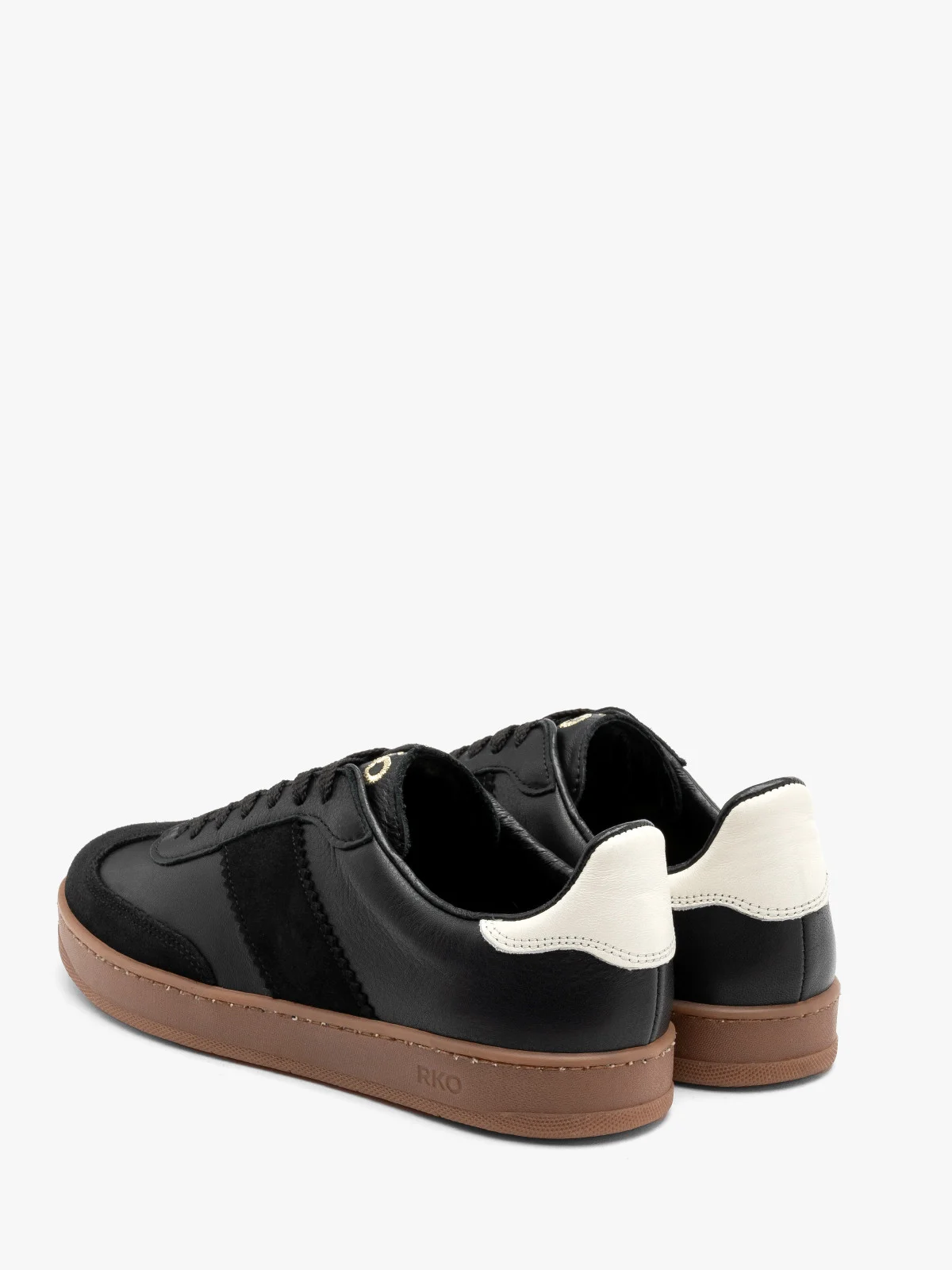 Półbuty damskie w sportowym stylu na płaskiej podeszwie