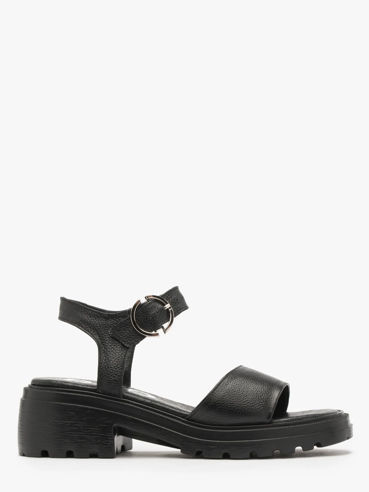 Czarne sandały na traktorowej podeszwie