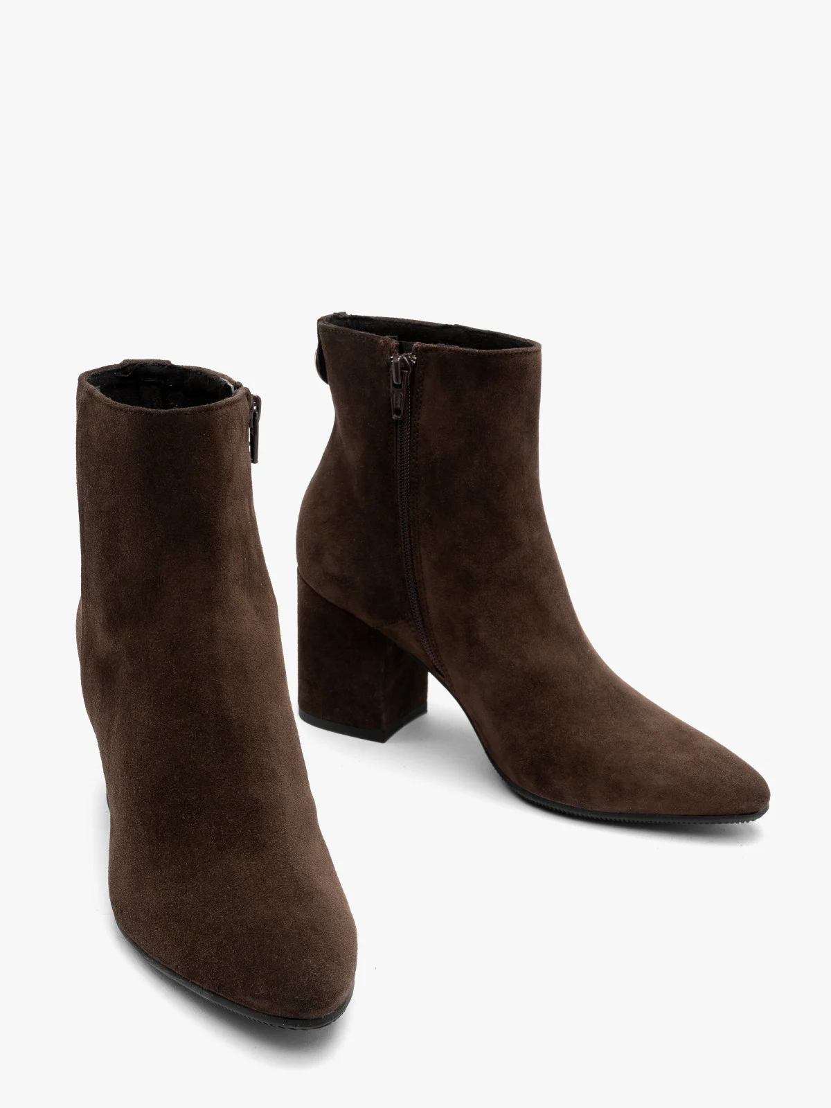 Brązowe botki ze skóry welurowej