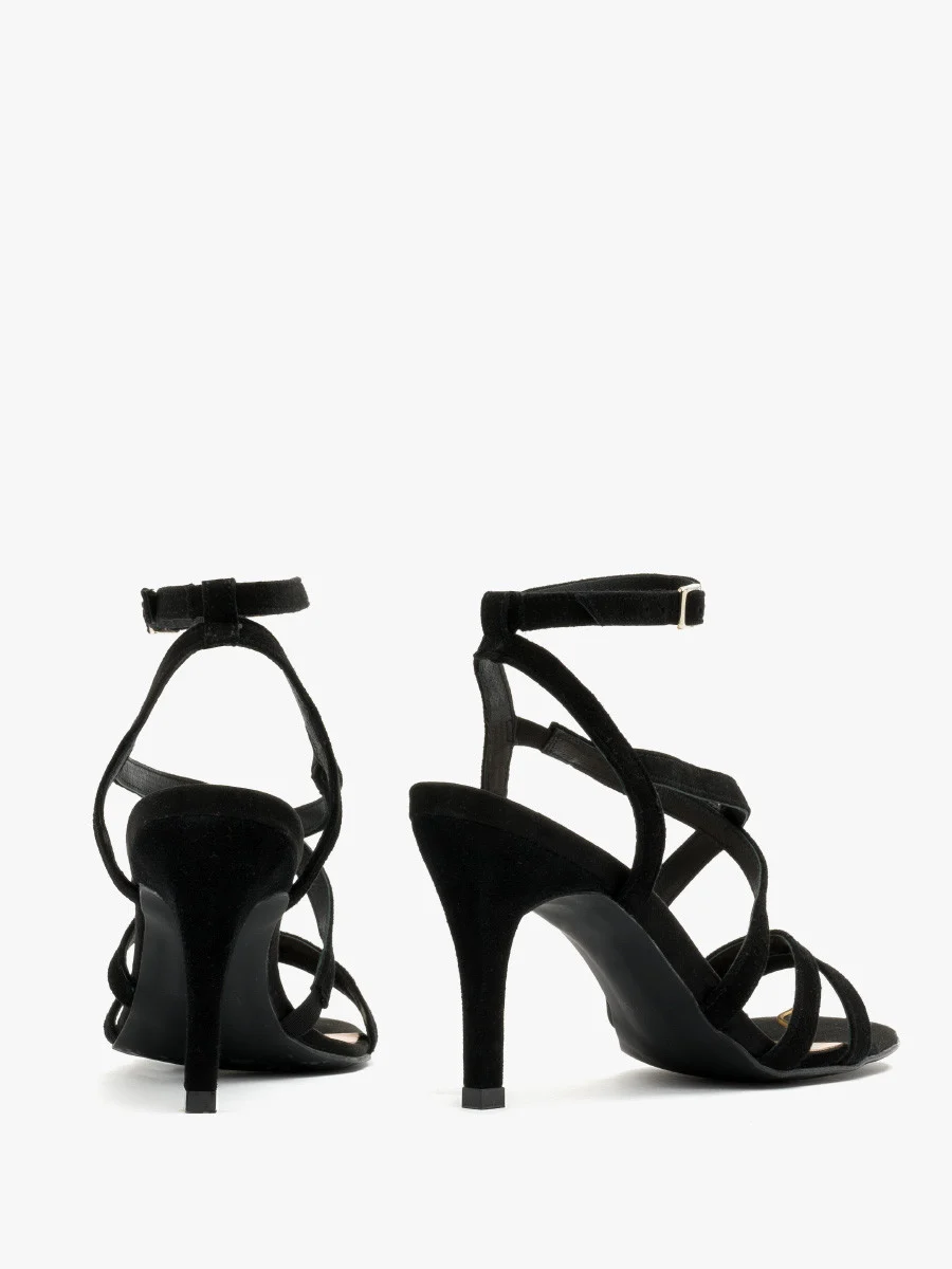 Czarne sandały na szpilce
