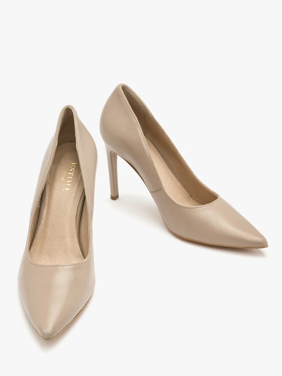 Beżowe czółenka na wysokim obcasie