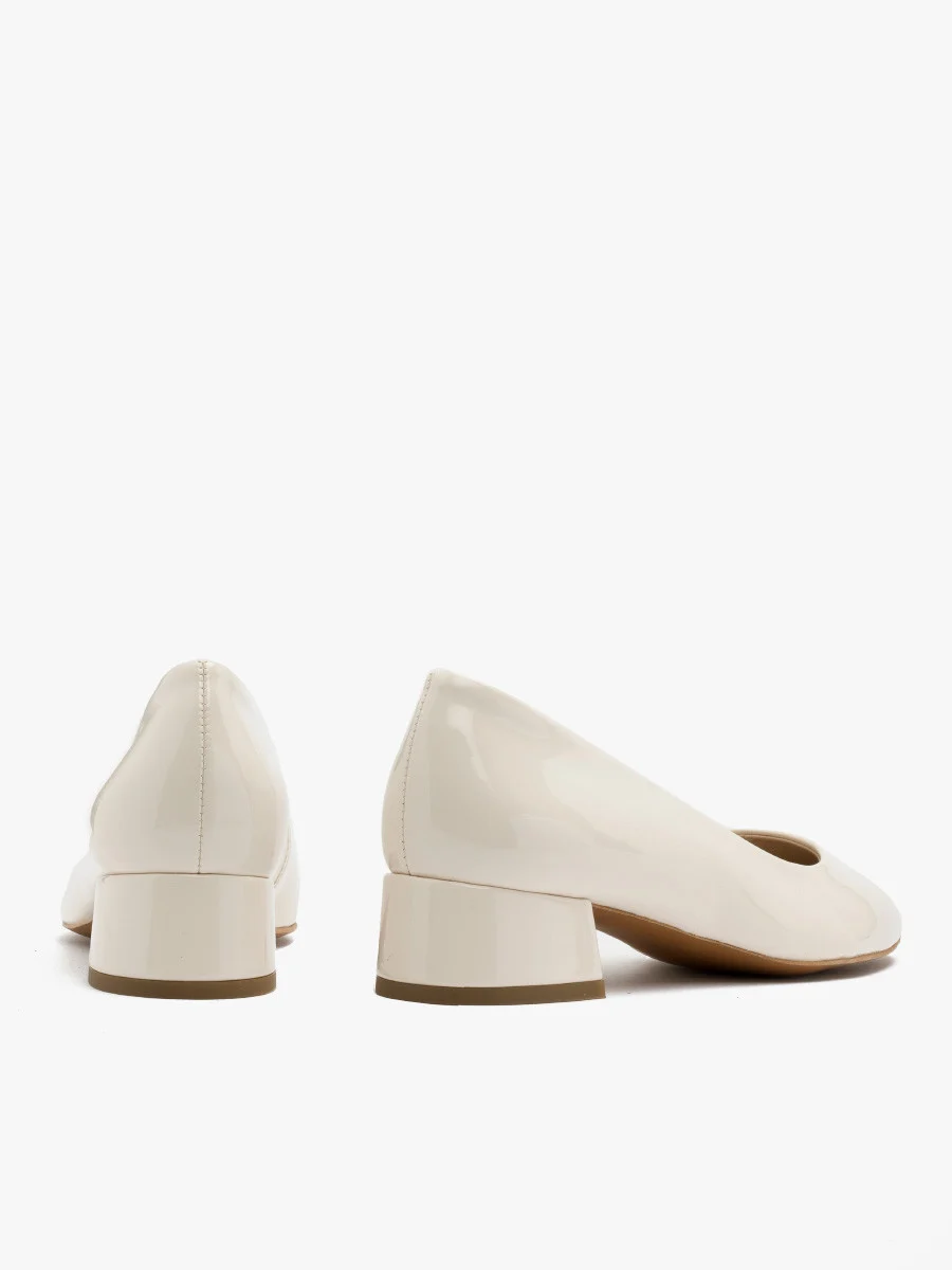 Lakierowane czółenka na niskim obcasie