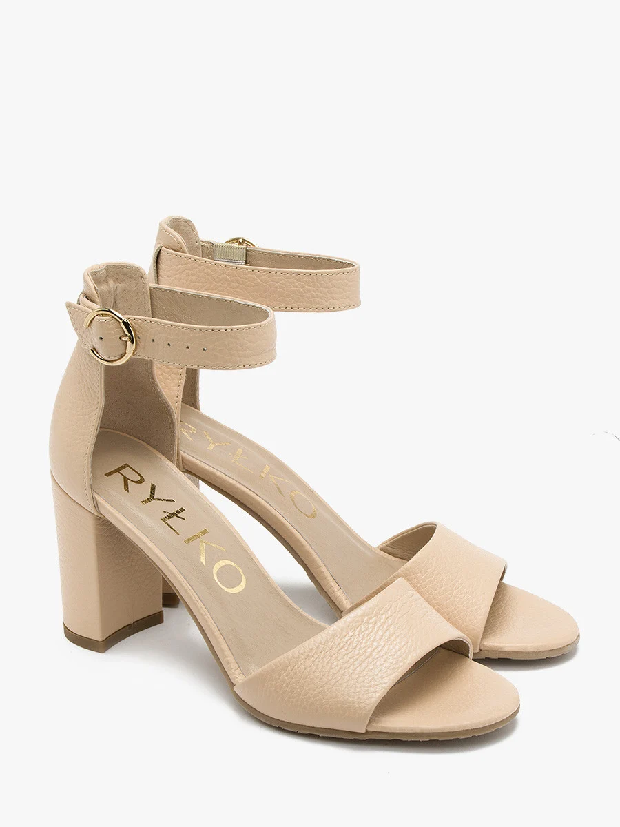 Pudrowo różowe dwuczęściowe sandały na słupku