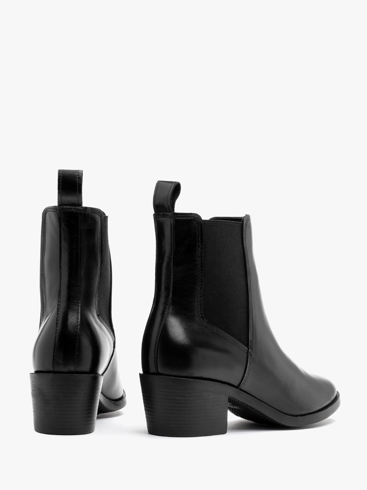 Czarne, skórzane sztyblety damskie na niskim obcasie