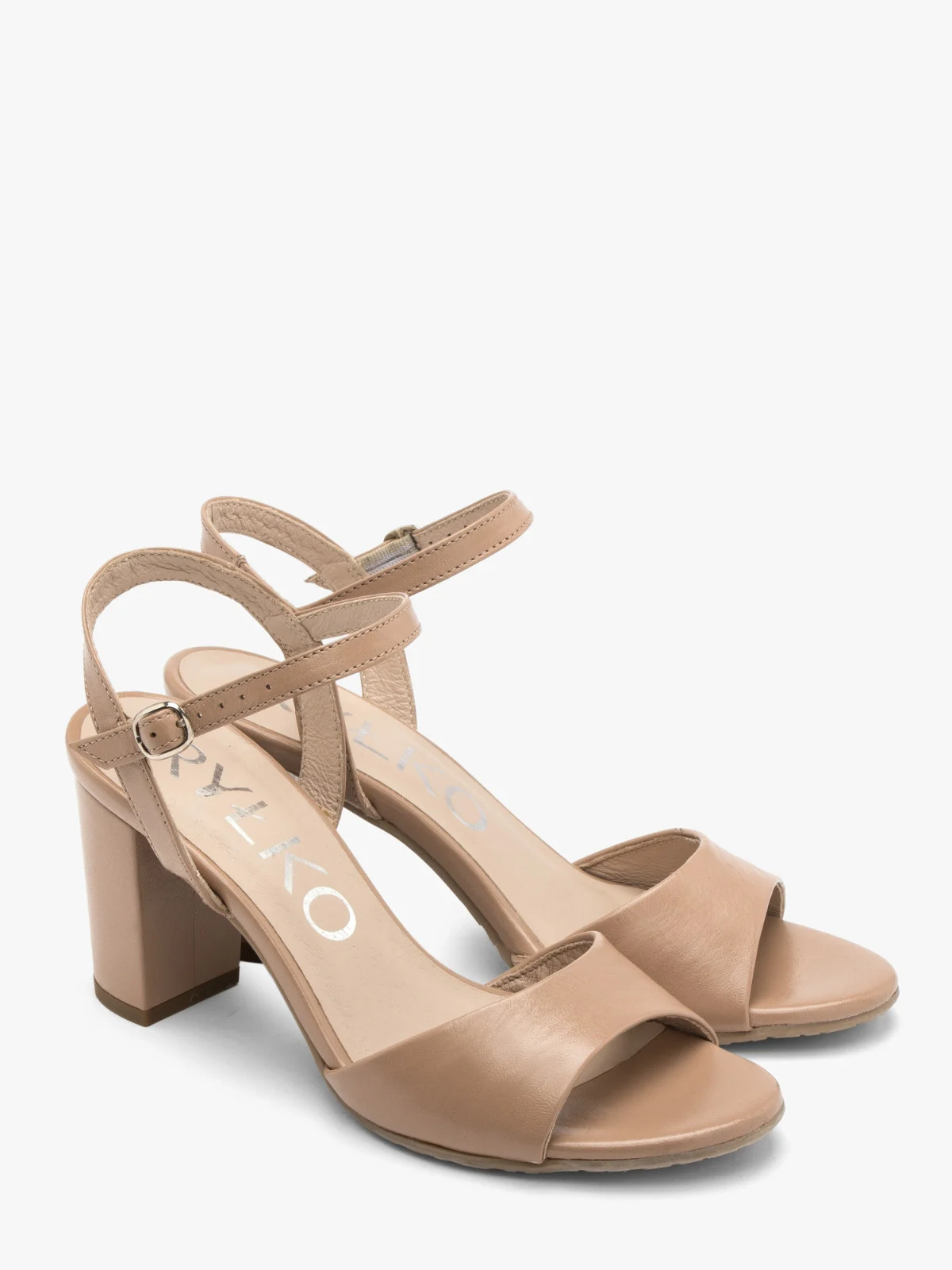 Beżowe sandały na słupku