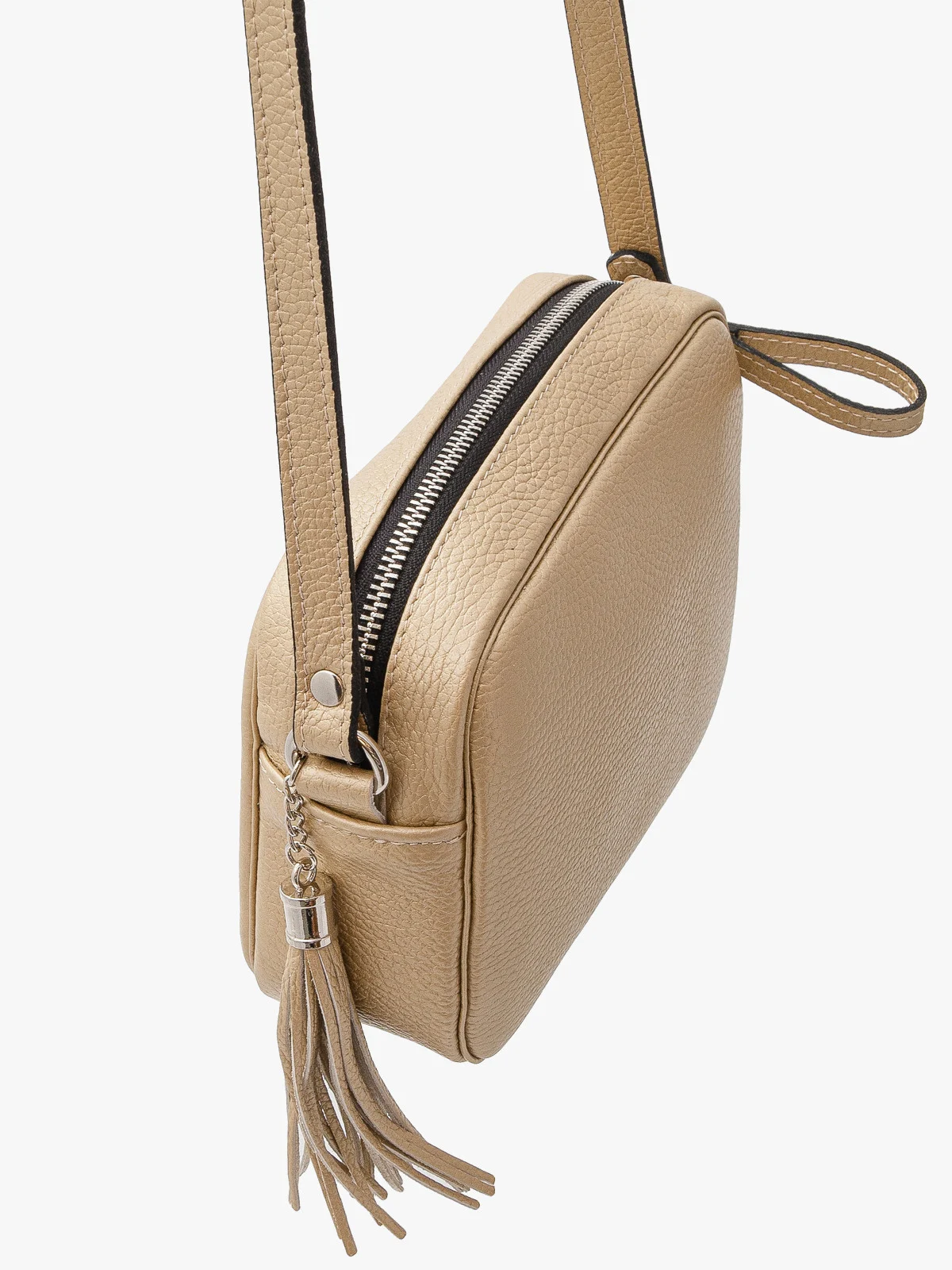 Złota torebka z ozdobnym frędzlem