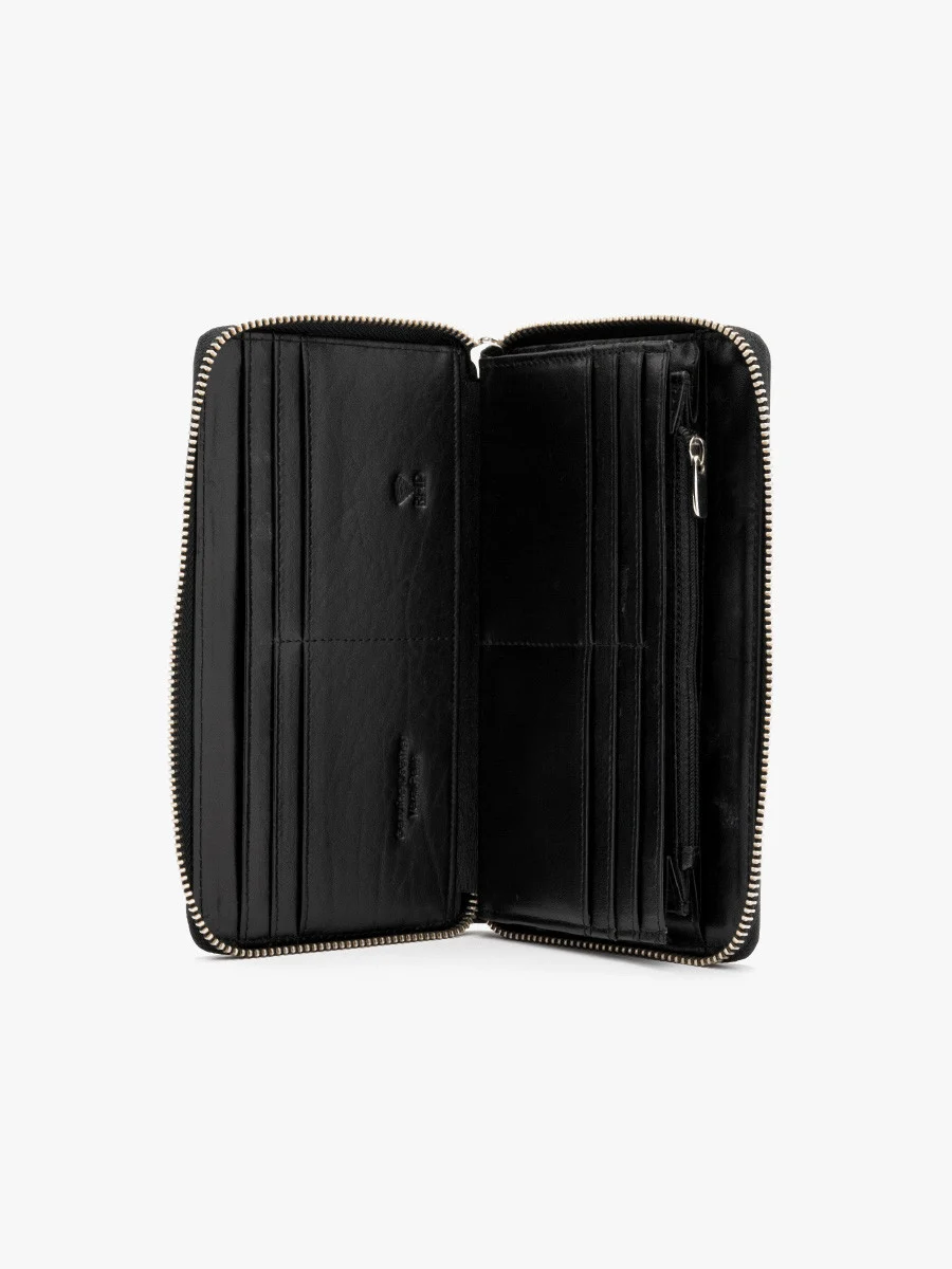 Czarny portfel damski z ozdobną fakturą