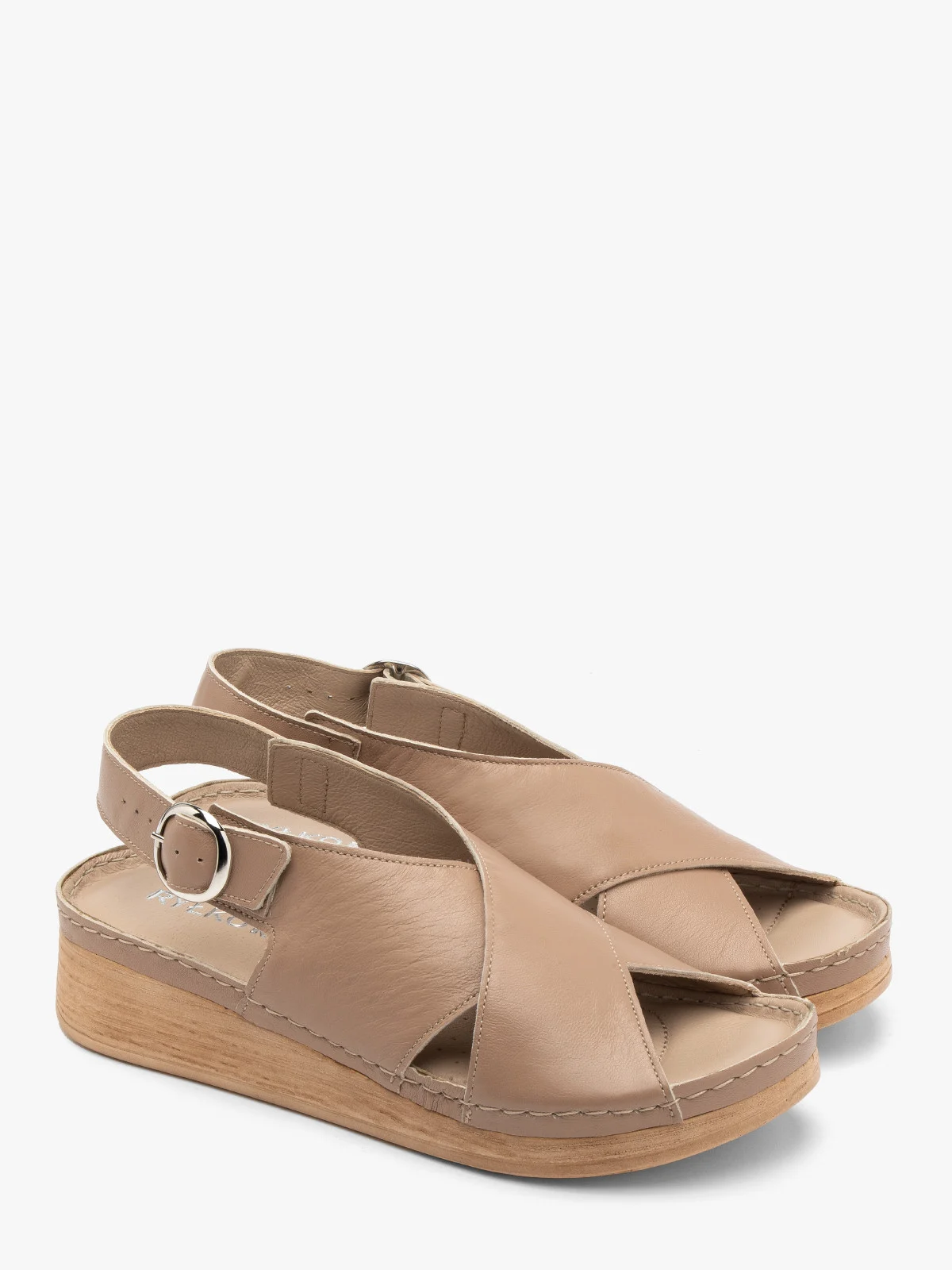 Beżowe sandały na niskiej platformie
