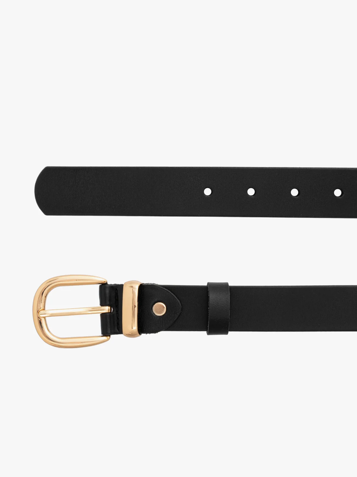 Czarny skórzany pasek ze złotą klamrą