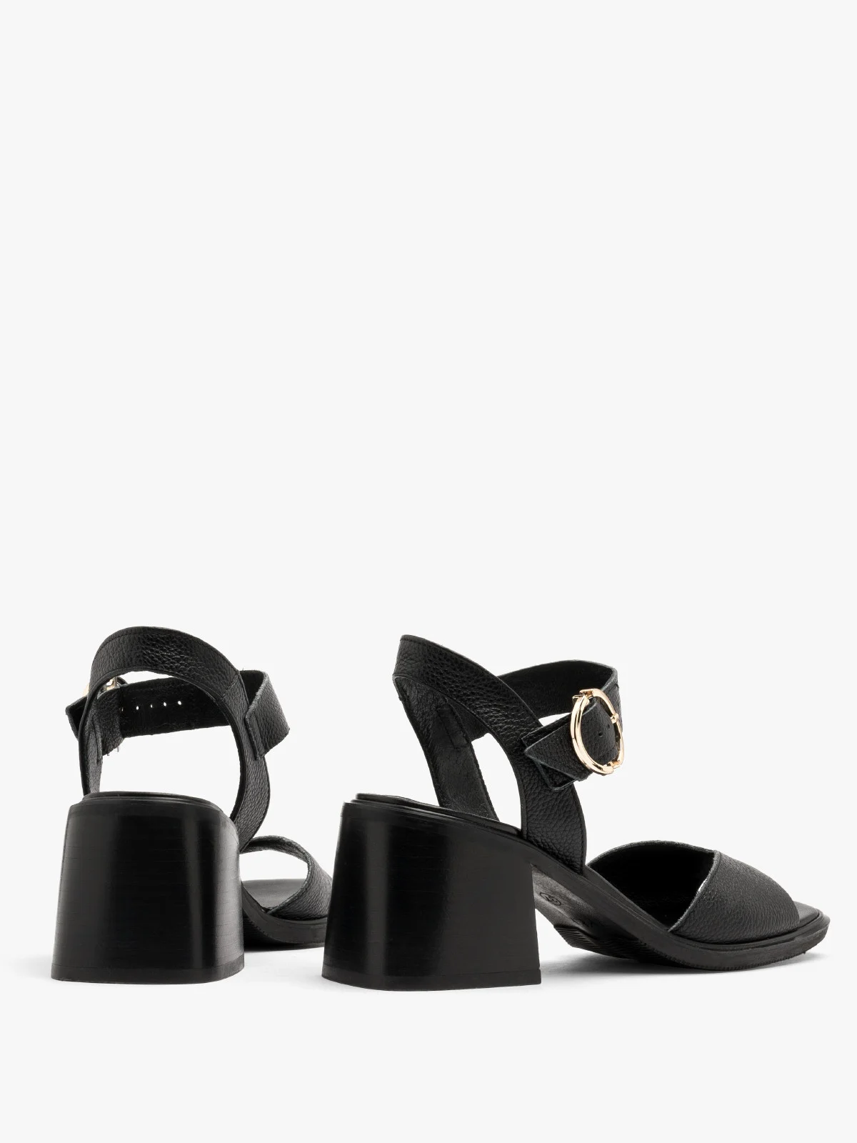 Czarne sandały na masywnym obcasie