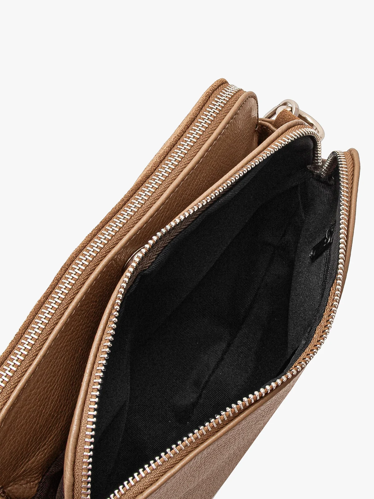 Mała, ciemnobeżowa torebka z łańcuszkowym paskiem na ramię