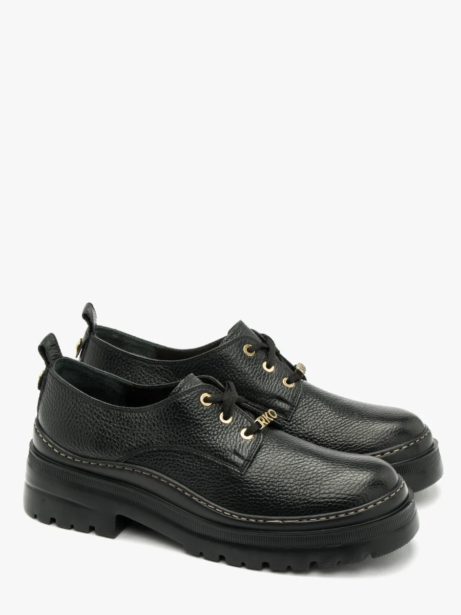 Czarne półbuty z ozdobnymi sznurówkami