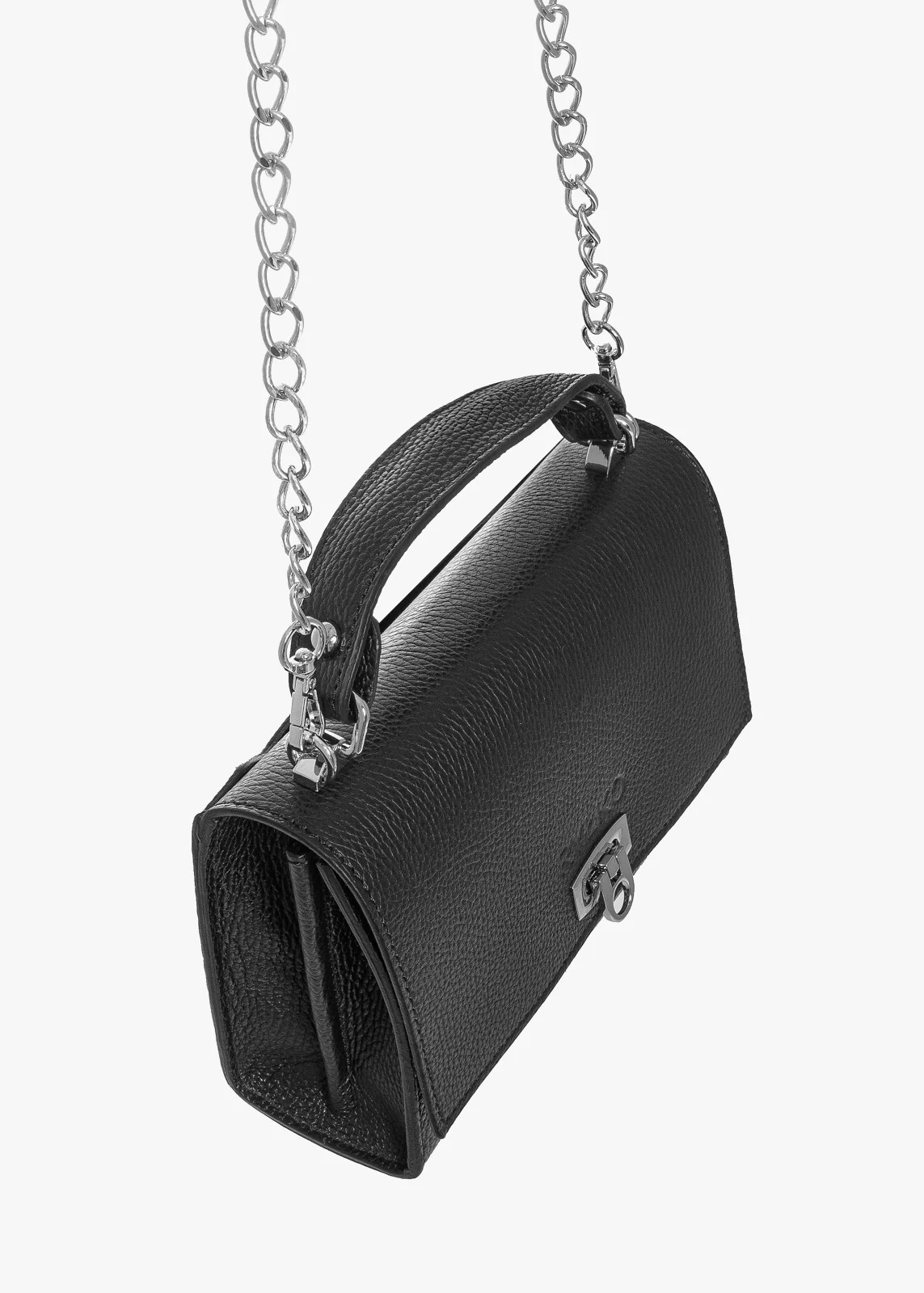 Elegancka, czarna torebka z łańcuszkiem oraz wygodną rączką