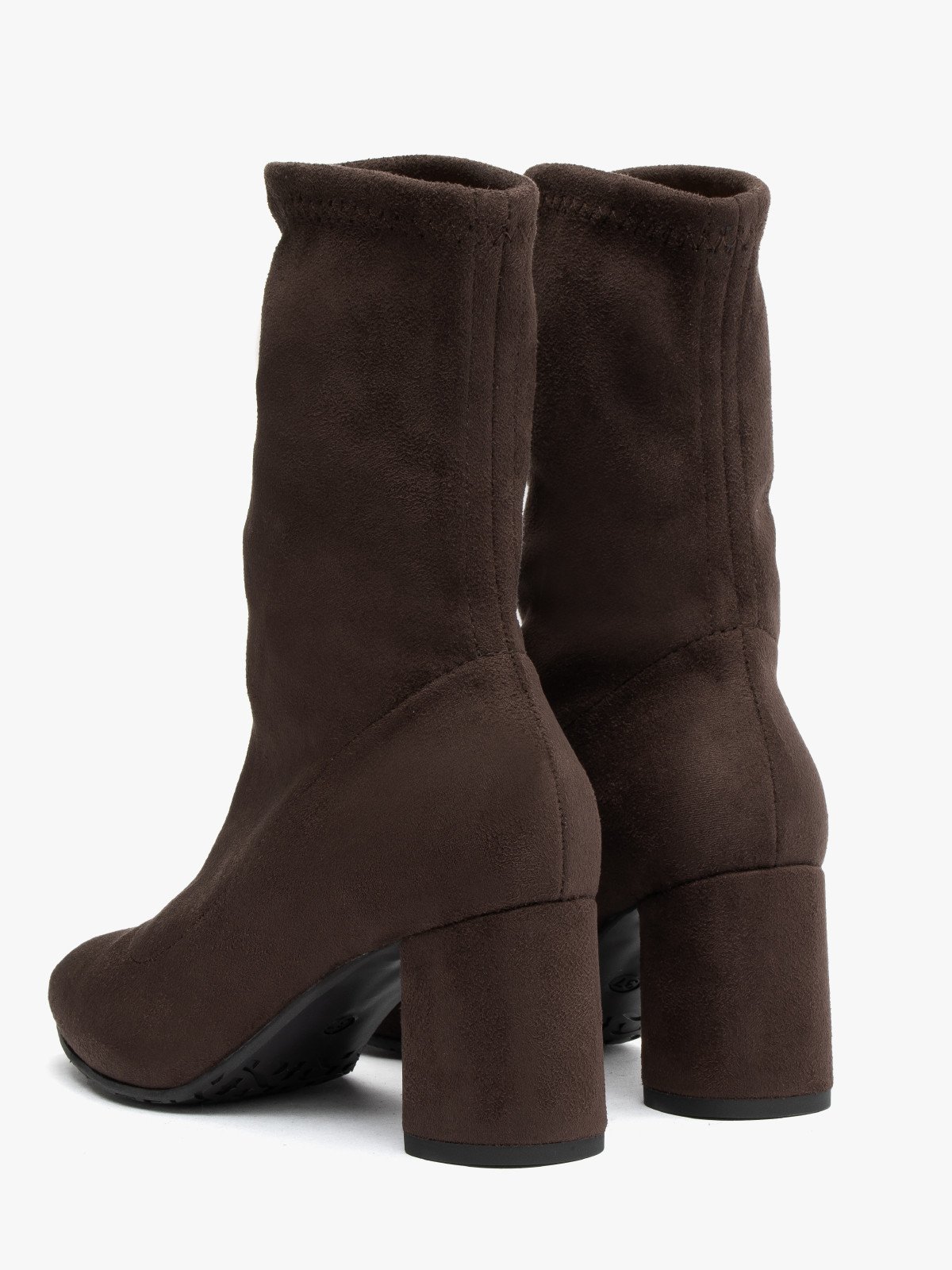 Brązowe, elastyczne botki na okrągłym klocku