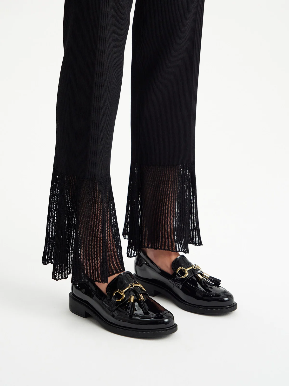 Lakierowane mokasyny damskie z chwostami