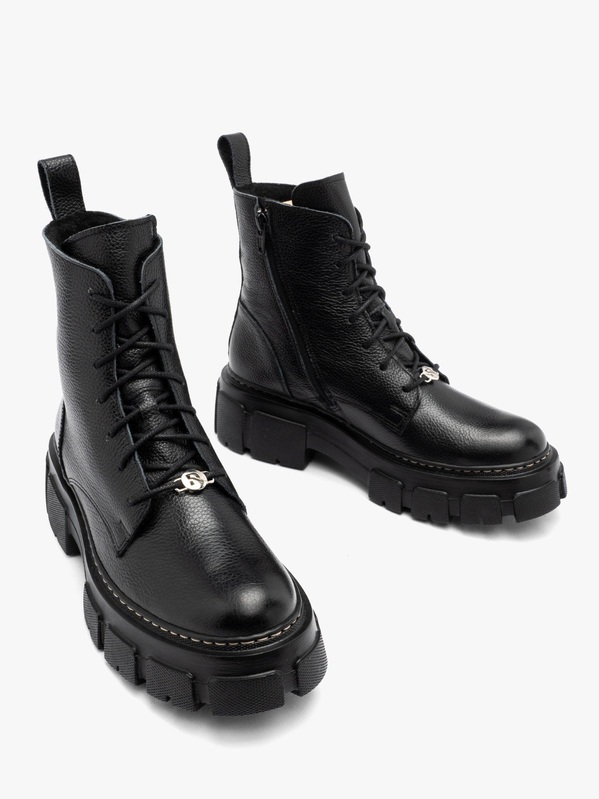 Czarne trzewiki damskie na masywnym spodzie