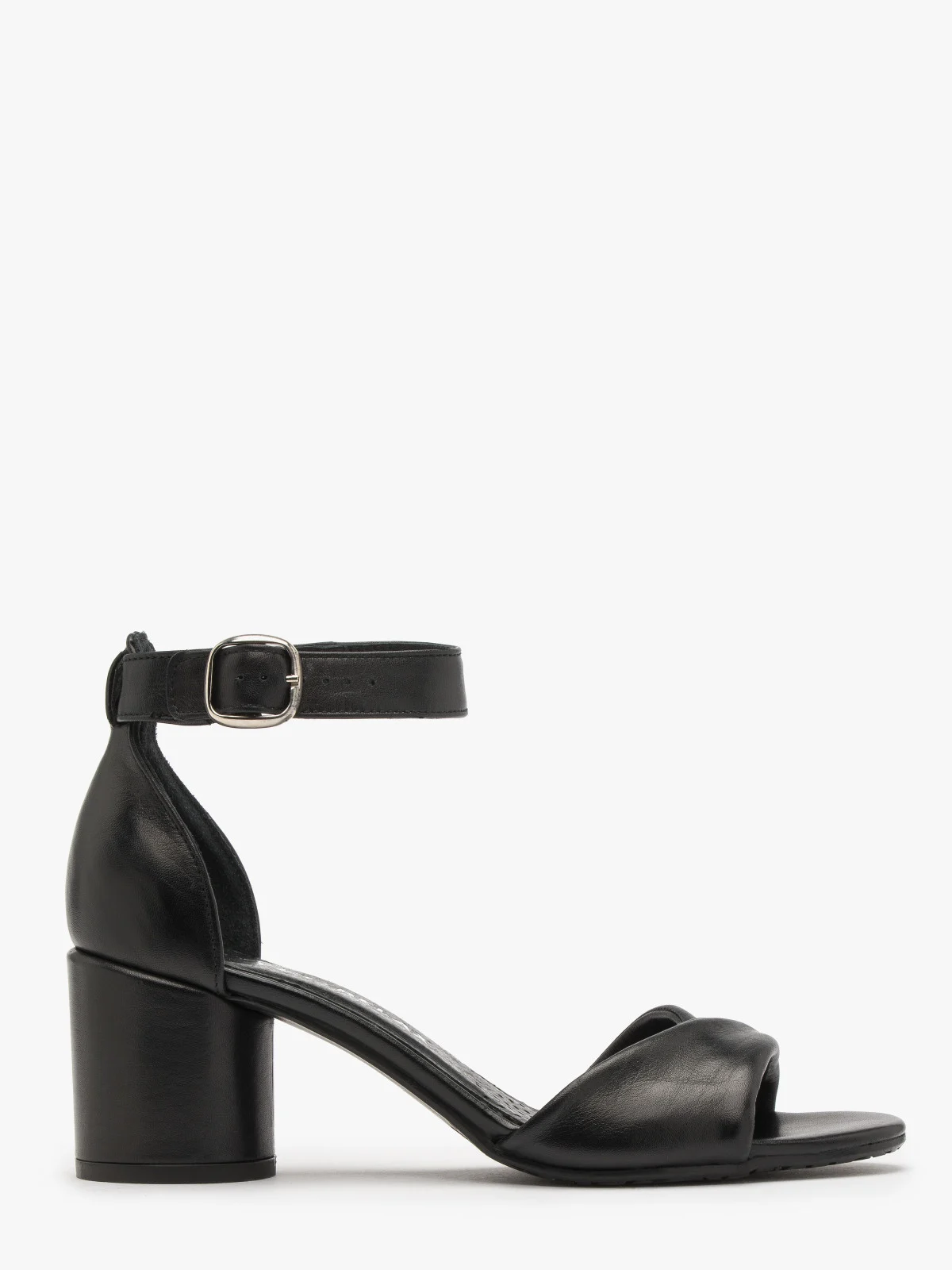 Czarne sandały z ozdobną cholewką