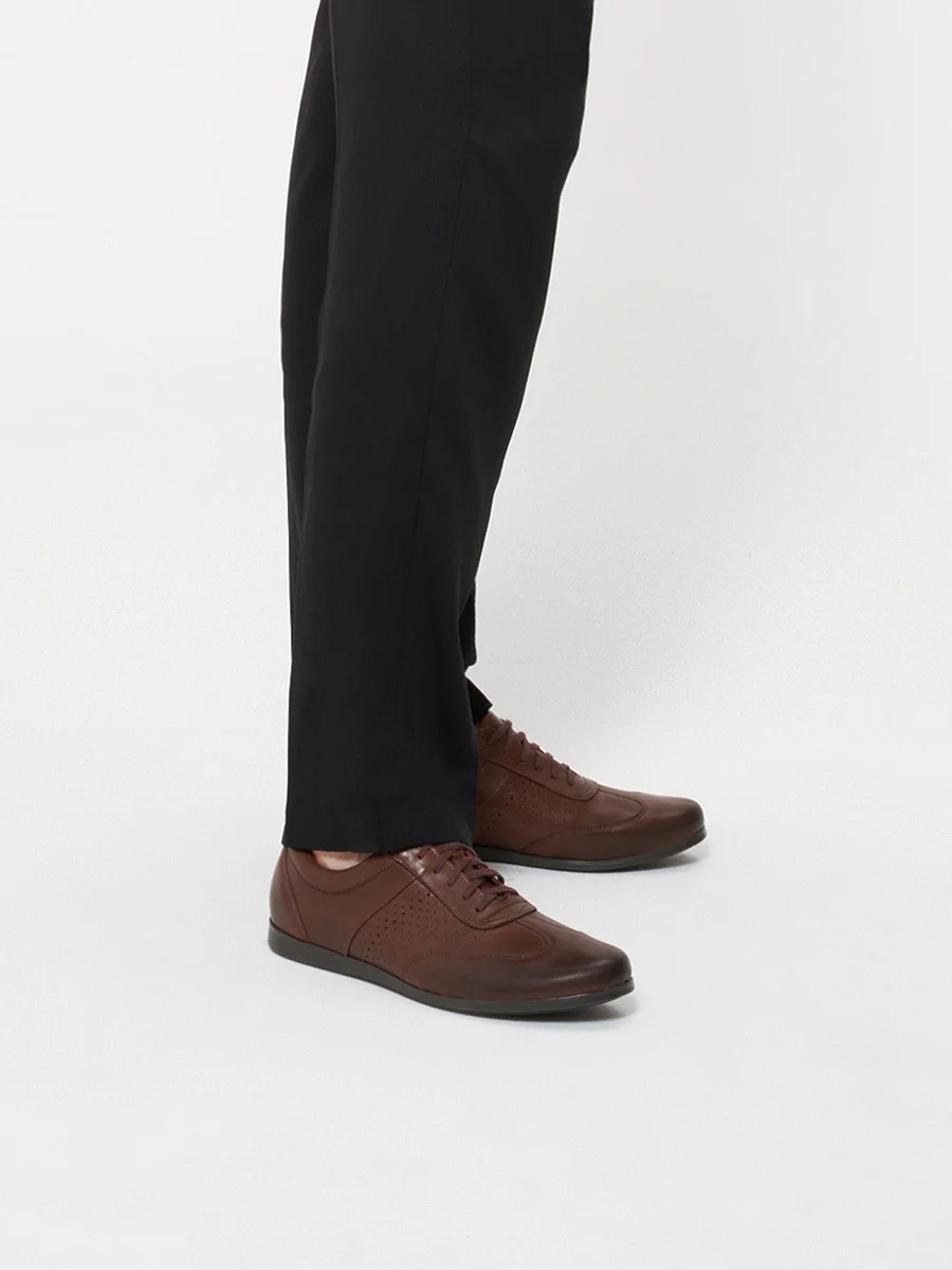 Brązowe półbuty sportowe z perforacją