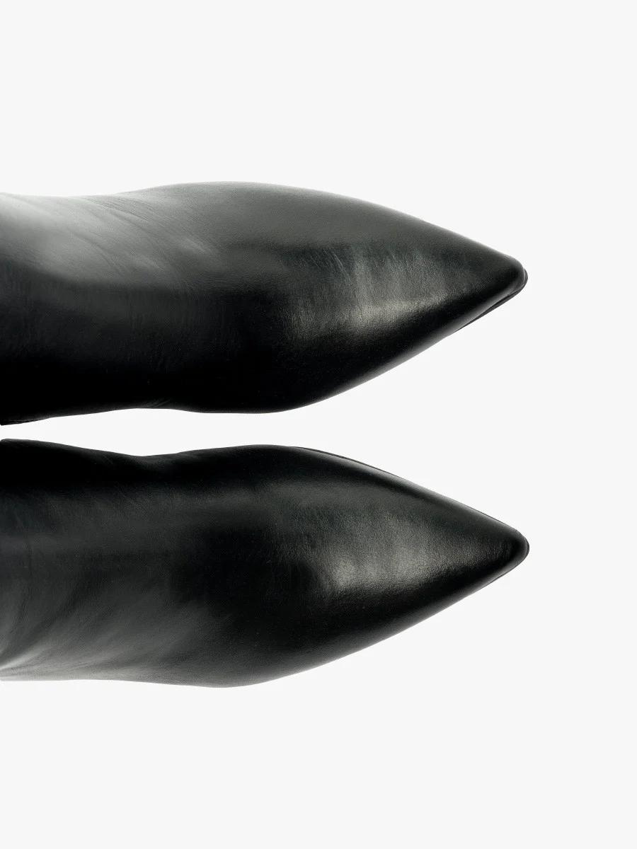 Czarne kozaki na obcasie