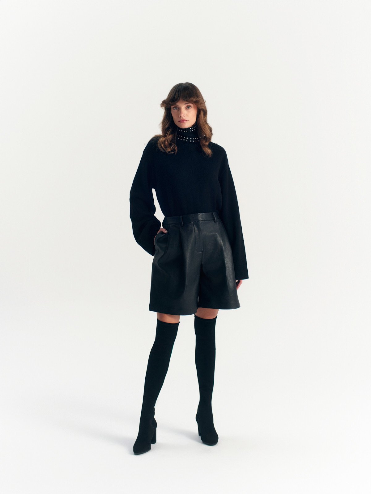 Wysokie elastyczne kozaki na słupkowym obcasie