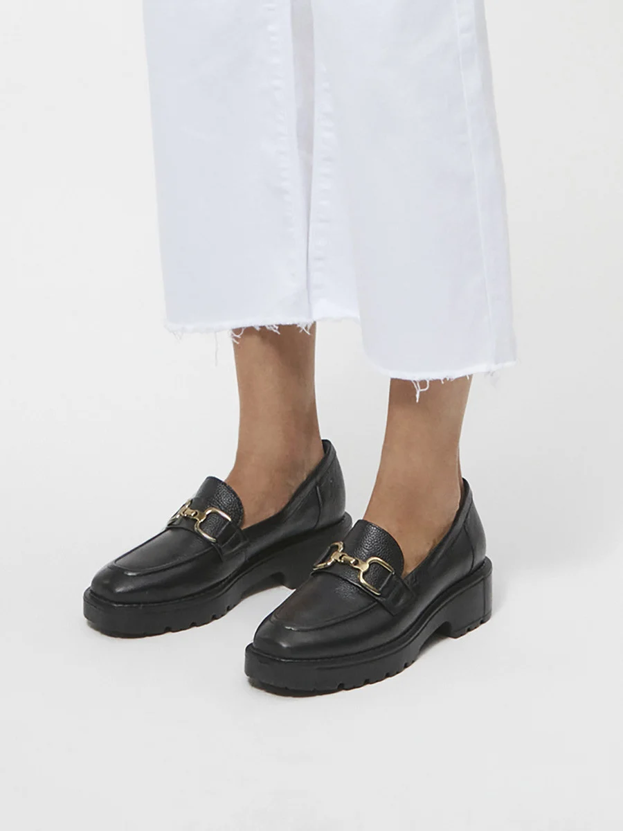 CZARNE MOKASYNY ZE ZŁOTĄ OZDOBĄ