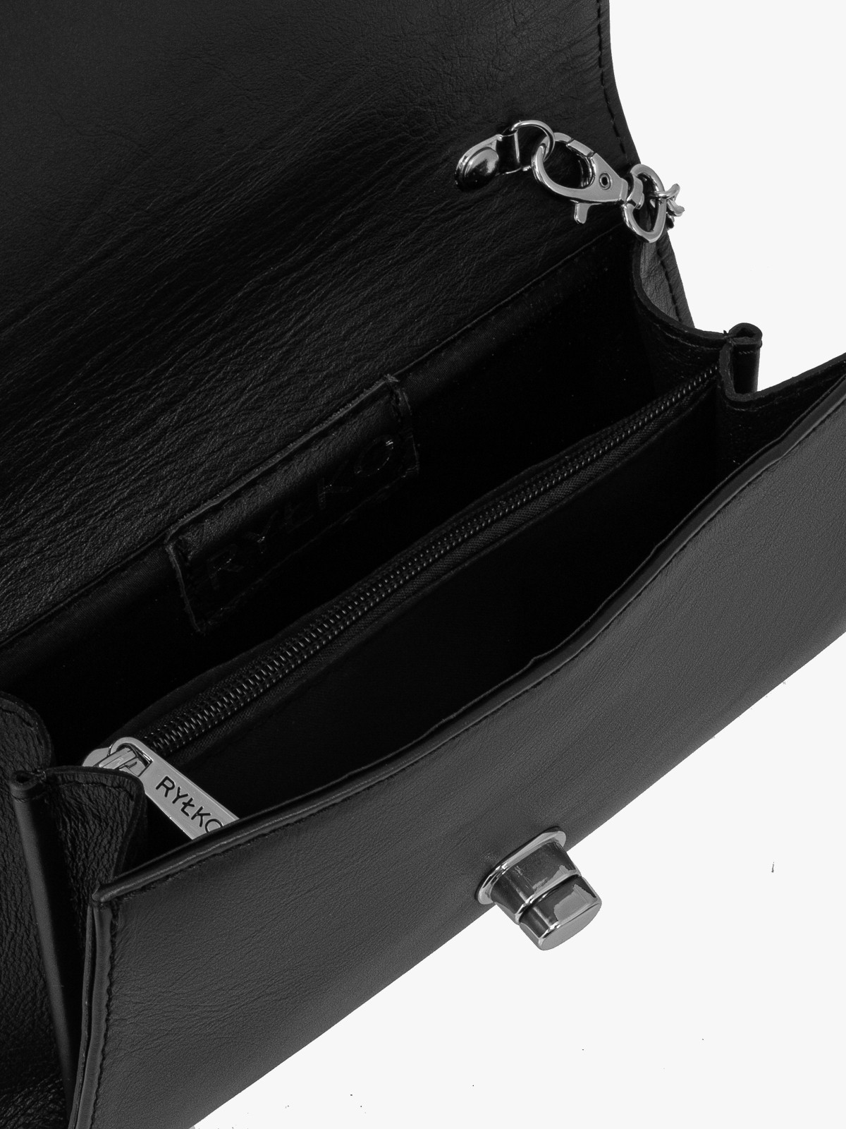 Mała elegancka torebka zapinana na ozdobną klamrę