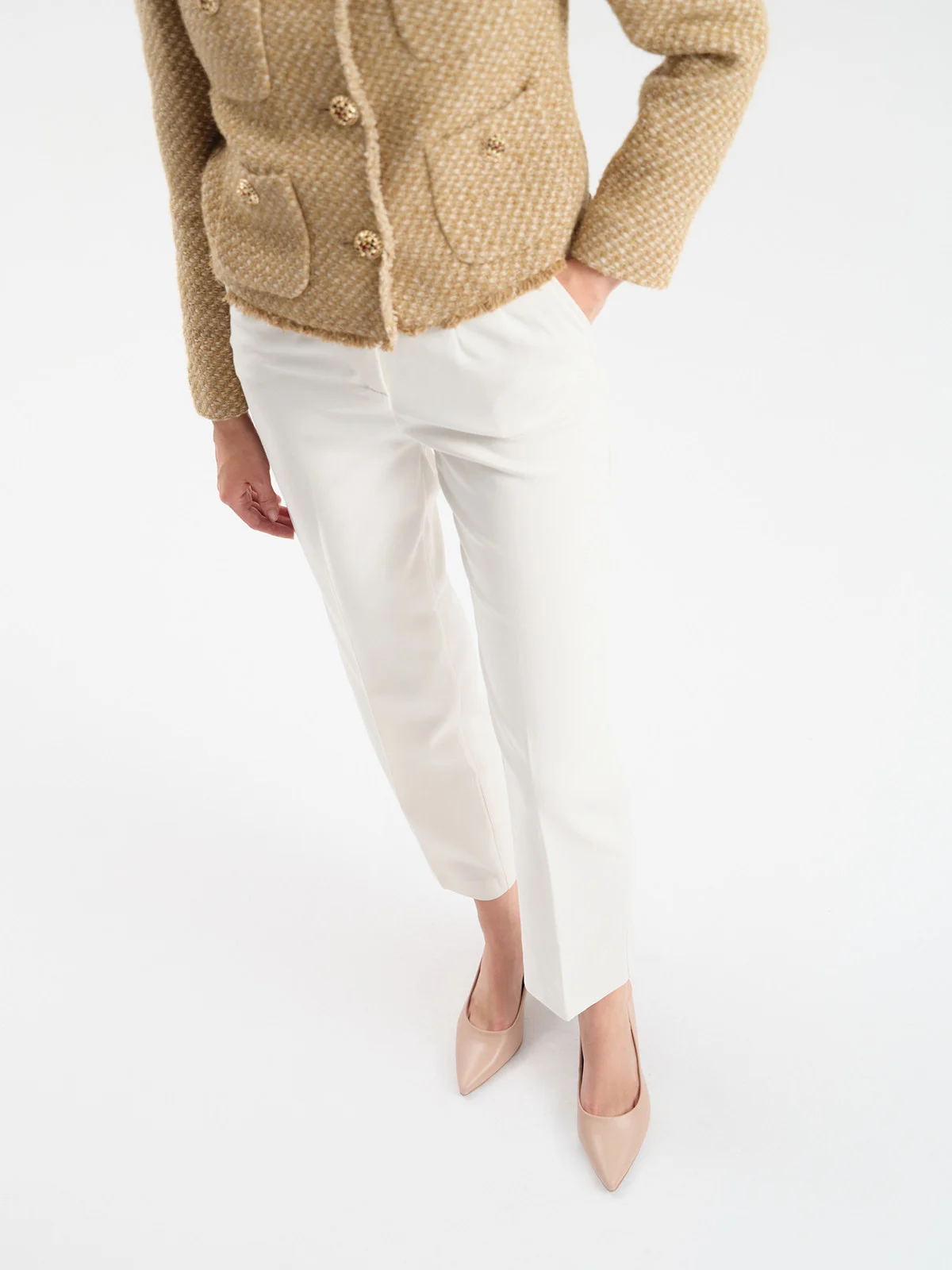 Klasyczne, beżowe czółenka na obcasie