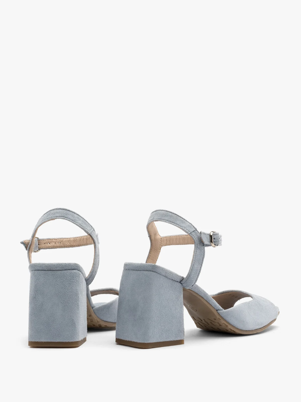 Niebieskie sandały na masywnym słupku