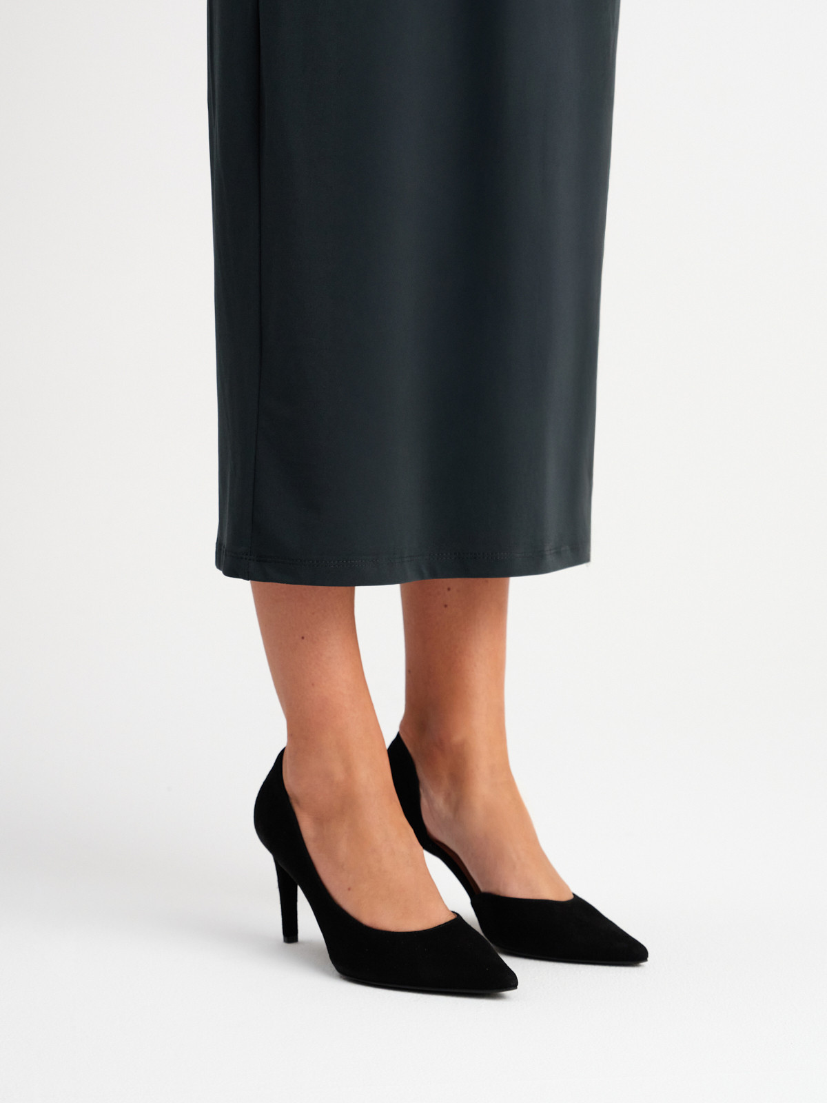 Czarne, welurowe czółenka z dekoracyjną cholewką