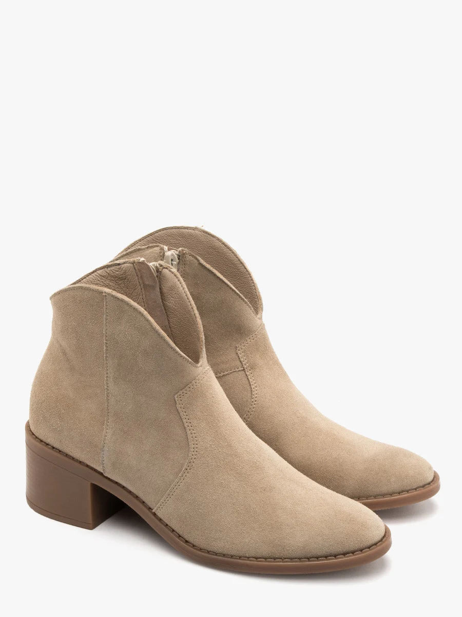 Piaskowe botki typu kowbojki