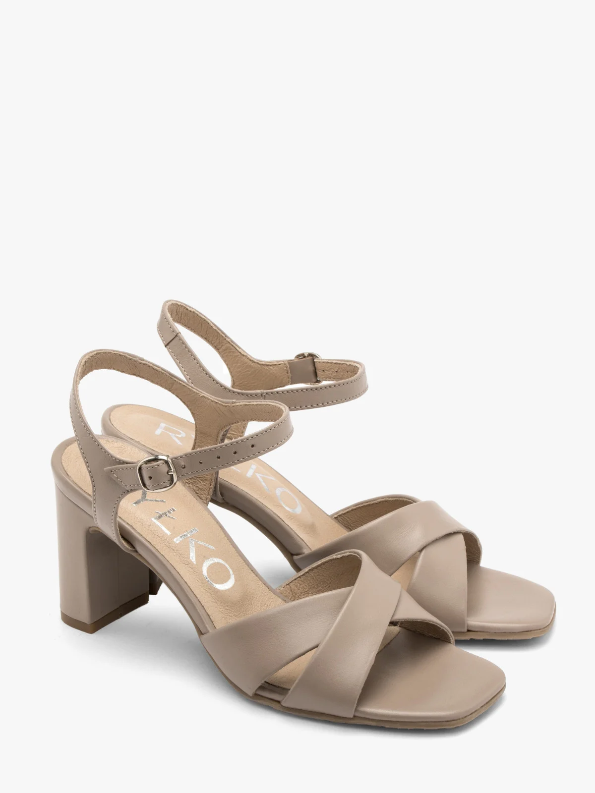 Beżowe sandały na obcasie