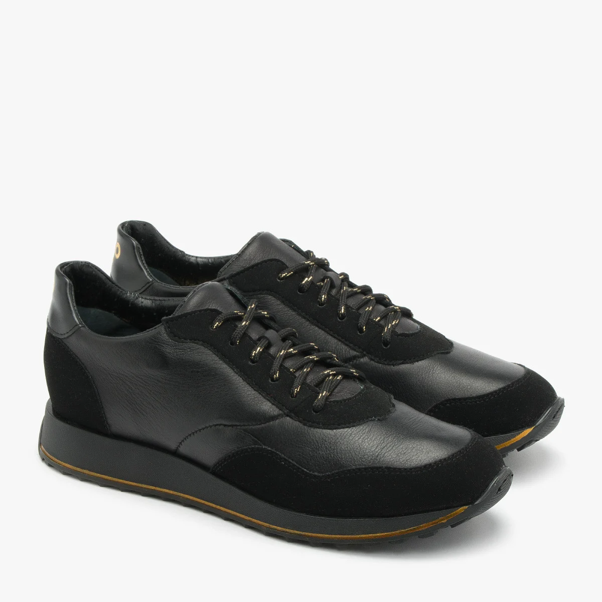 Czarne półbuty sportowe