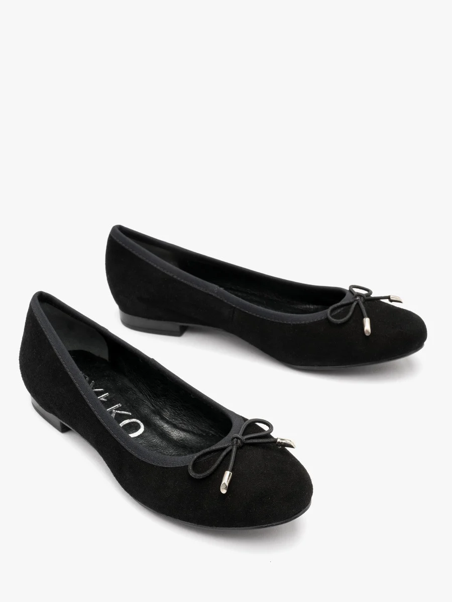 Czarne baleriny z kokardką na cholewce