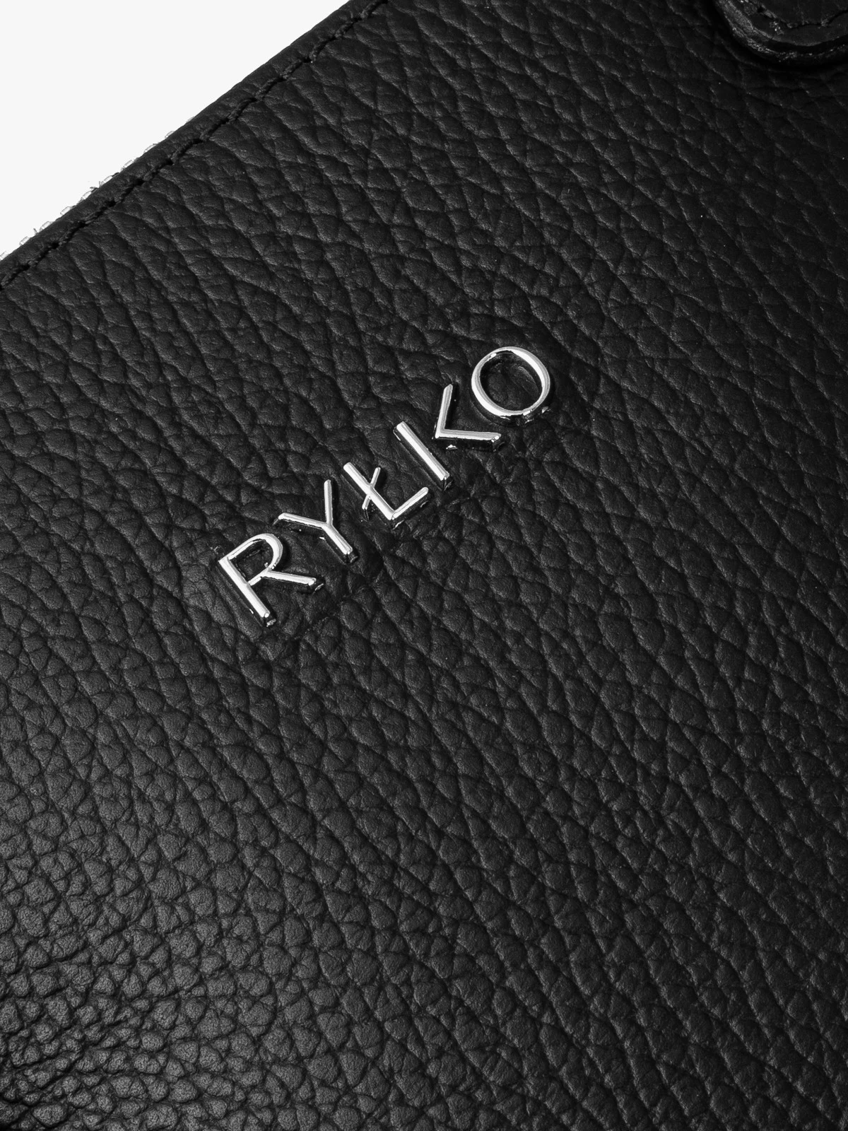 Mała, czarna torebka