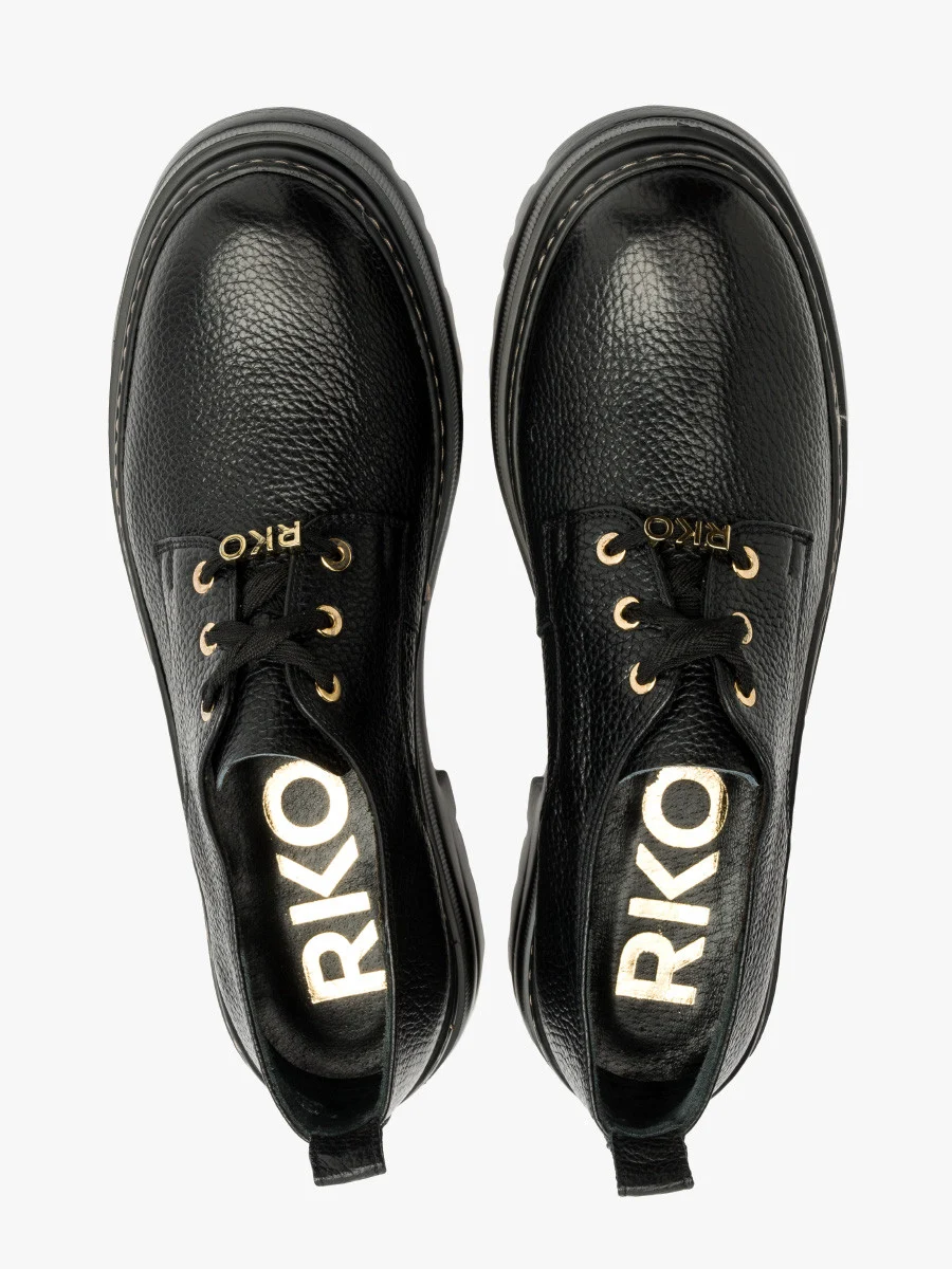 Czarne półbuty z ozdobnymi sznurówkami