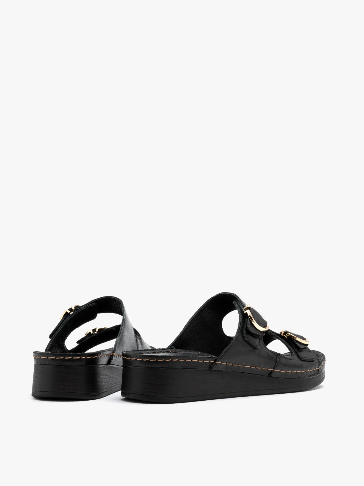 Czarne klapki na niskiej platformie