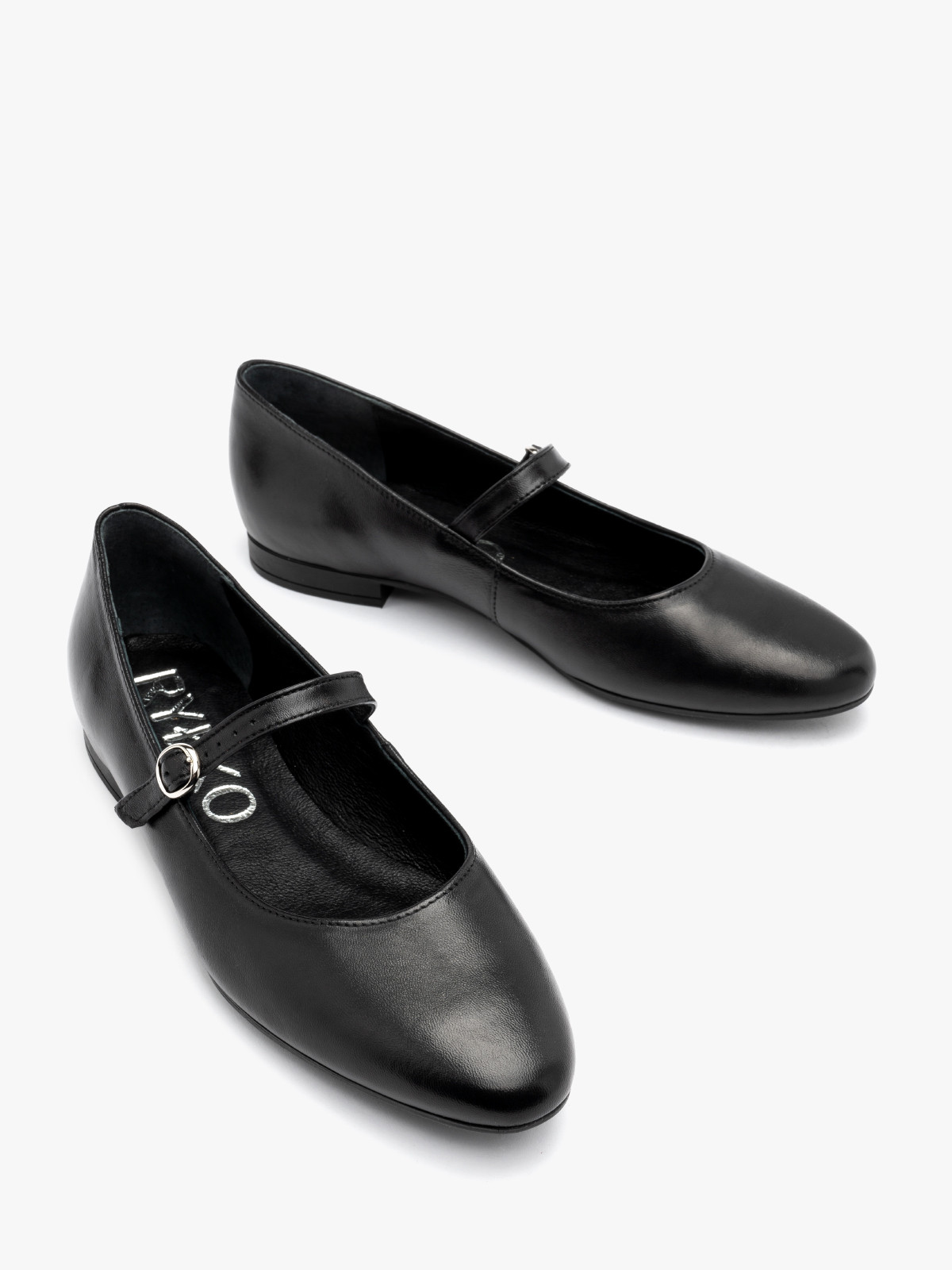 Czarne baleriny z ozdobnym zapięciem