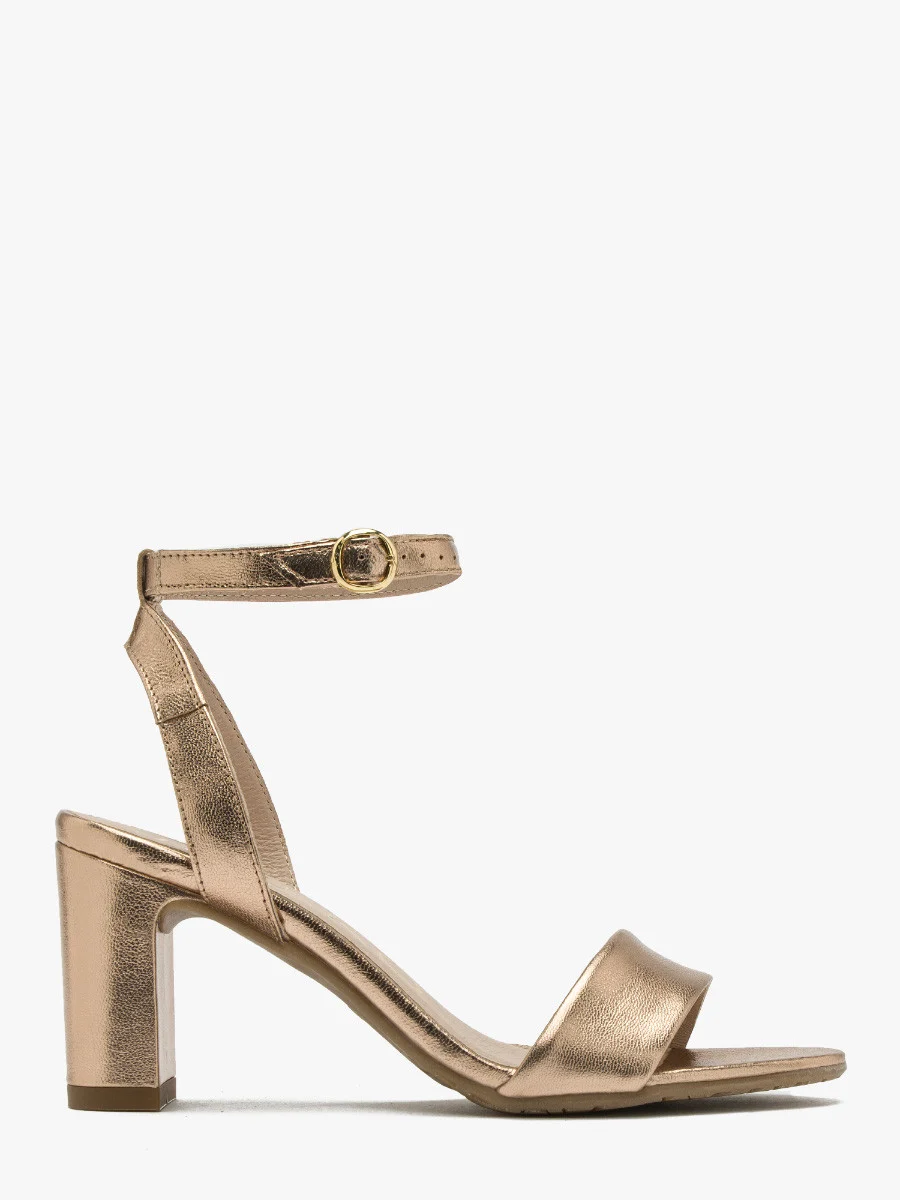 Platynowe sandały na słupku