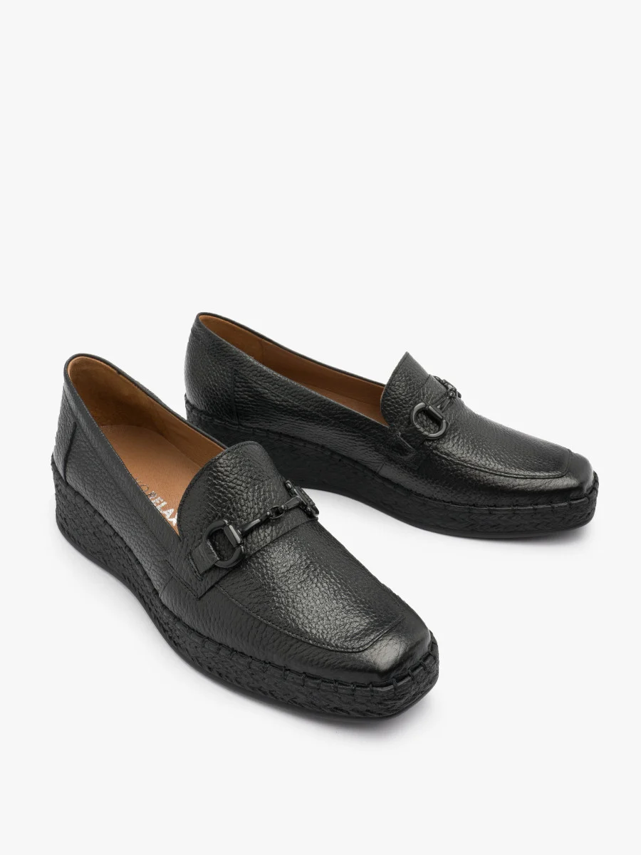 Czarne mokasyny na platformie