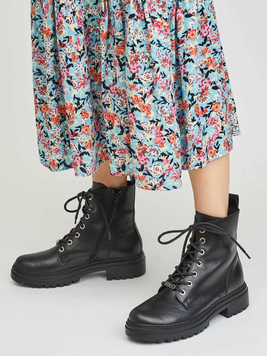 Czarne trzewiki workery na grubej podeszwie