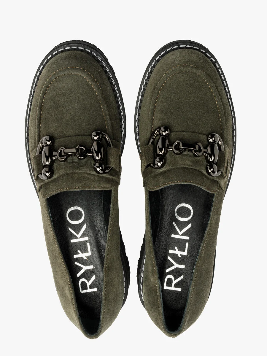 Mokasyny w kolorze khaki z ozdobą