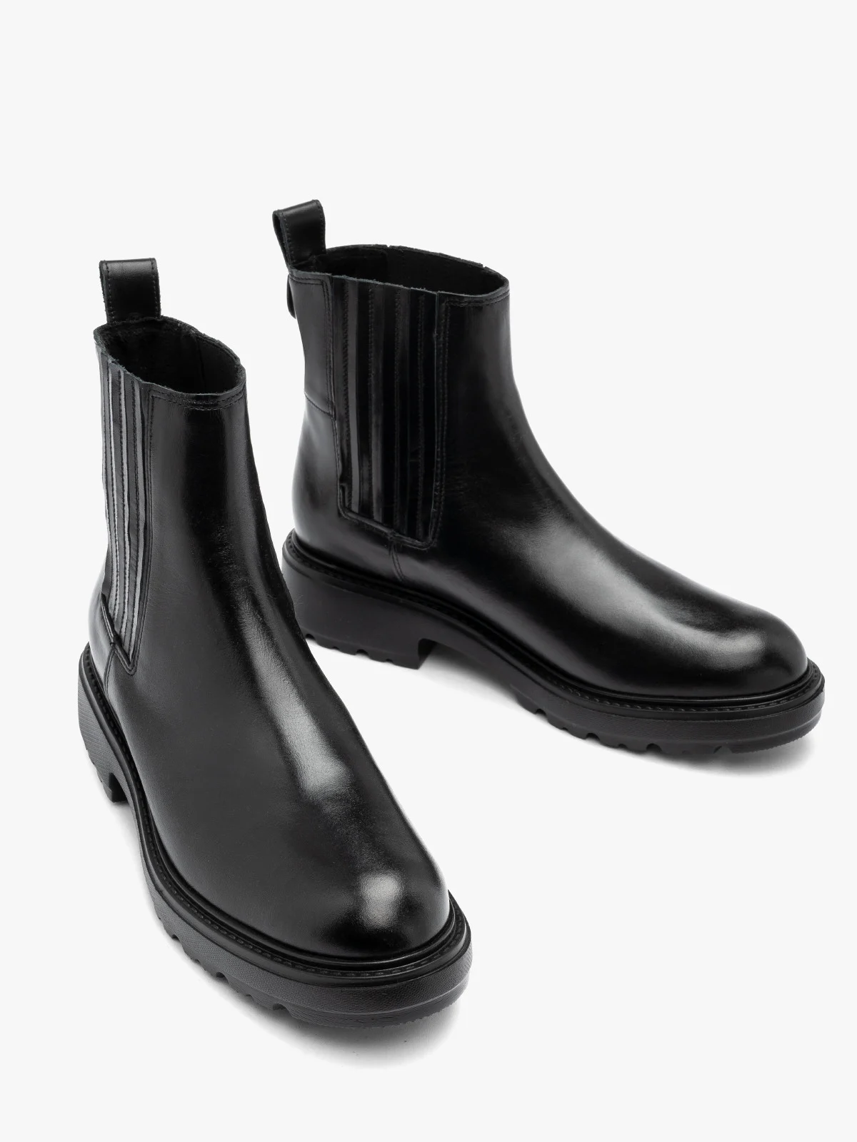 Czarne, ocieplane sztyblety z naszyciami na gumie